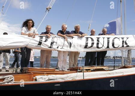 Marie Tabarly, die Tochter der französischen Segellegende Eric Tabarly, tritt bei der Eröffnung von "City of Sailing - Eric Tabarly" am 17. Mai 2008 in Lorient, Westfrankreich, an Bord des Einrumpfes "Pen Duick I" ihres Vaters an. Foto von Thomas Byregis/Cameleon/ABACAPRESS.COM Stockfoto