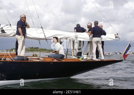 Marie Tabarly, die Tochter der französischen Segellegende Eric Tabarly, tritt bei der Eröffnung von "City of Sailing - Eric Tabarly" am 17. Mai 2008 in Lorient, Westfrankreich, an Bord des Einrumpfes "Pen Duick I" ihres Vaters an. Foto von Thomas Byregis/Cameleon/ABACAPRESS.COM Stockfoto