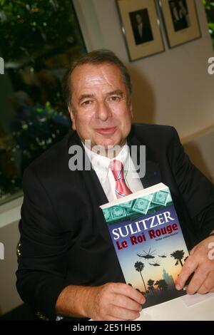 Paul-Loup Sulitzer nimmt am 17. Mai 2008 an der ersten Ausgabe der Celebrities' Book Fair im Espace Pierre Cardin in Paris Teil. Foto von Mousse/ABACAPRESS.COM Stockfoto