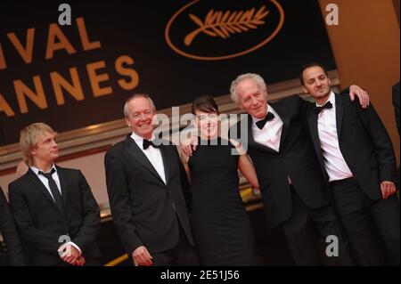 L bis R: JEREMIE Renier, Regisseur Luc Dardenne, kosovarische Schauspielerin Arta Dobroshi, belgischer Regisseur Jean-Pierre Dardenne, Schauspieler Fabrizio Rongione bei der Ankunft im Palais des Festivals in Cannes, Südfrankreich, am 19. Mai 2008, für die Vorführung von Jean-Pierre und Luc Dardennes Le Silence de Lorna im Wettbewerb der 61. Filmfestspiele von Cannes. Foto von Hahn-Nebinger-Orban/ABACAPRESS.COM Stockfoto