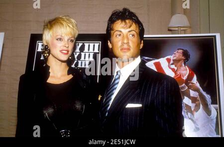Brigitte Nielsen und Sylvester Stallone bei einer Pressekonferenz am 22. Mai 1986 in Beverly Hills, Calif Quelle: Ralph Dominguez/MediaPunch Stockfoto