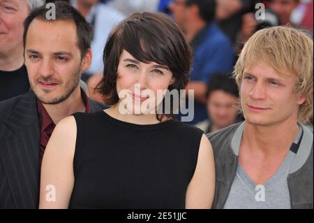 (L-R) der Schauspieler Fabrizio Rongione, die Schauspielerin Arta Dobroshi und der Schauspieler Jeremie Renier besuchen die Fotozelle "Le Silence De Lorna" im Palais des Festivals während der 61. Internationalen Filmfestspiele von Cannes am 19. Mai 2008 in Cannes, Frankreich. Foto von Hahn-Nebinger-Orban/ABACAPRESS.COM Stockfoto