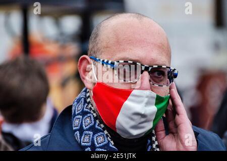 MIO Italia veranstaltete seine nationale Demonstration auf der Piazza del Popolo, um die dramatische Situation der italienischen Hotellerie während der so genannten „zweiten Welle“ der Pandemie Covid-19/Coronavirus hervorzuheben, um die Regierung aufzufordern, für sofortige Investitionen, Hilfen (Ristori) und Maßnahmen zur Rettung ihrer Industrie zu handeln. Kredit: LSF Foto/Alamy Live Nachrichten Stockfoto