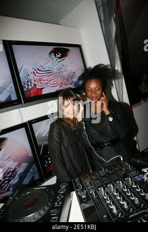 Axelle Laffont DJ'ing bei der 'Terrazza Martini' auf der Croisette während der 61. Cannes Film Festival in Cannes, Frankreich am 19. Mai 2008. Foto von Denis Guignebourg/ABACAPRESS.COM Stockfoto