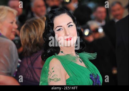 DITA von Teese kam am 20. Mai 2008 im Palais des Festivals in Cannes, Südfrankreich, zur Vorführung von Clint Eastwoods Changeling im Wettbewerb der 61. Filmfestspiele von Cannes an. Foto von Hahn-Nebinger-Orban/ABACAPRESS.COM Stockfoto