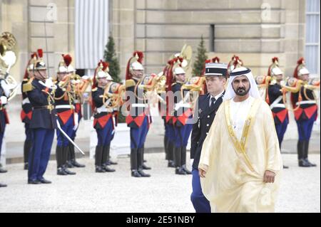 Der Vizepräsident der Vereinigten Arabischen Emirate, Premierminister, der Herrscher von Dubai, Scheich Mohammed bin Rashed Al Maktoum, kommt am 21. Mai 2008 im Elysee-Palast in Paris an. Foto von Ammar Abd Rabbo/ABACAPRESS.COM Stockfoto