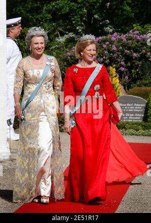 Prinzessin Benedikte und ehemalige Königin von Griechenland Anne-Marie besuchen die Hochzeit zwischen Prinz Joachim von Dänemark und Marie Cavallier in der Kirche Mogeltunder, Südjütland, Dänemark am 24. Mai 2008. Dies ist eine Wiederhochzeit für Prinz Joachim (jüngerer Sohn von Königin Margrethe II. Und Prinz Henri de Montpezat), 39, der Alexandra Manley am 18. November 1995 heiratete und sich am 8. April 2005 scheiden ließ. Prinzessin Marie Cavallier, 32, ist französische Staatsbürgerin und gehört der römisch-katholischen Kirche an. Foto von Patrick Bernard/ABACAPRESS.COM Stockfoto