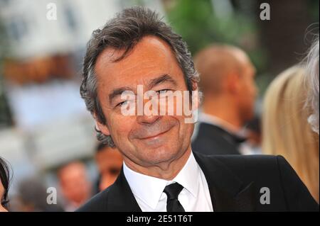 Michel Denisot bei der Ankunft im Palais des Festivals in Cannes, Frankreich, 25. Mai 2008, für die Vorführung von Barry Levinson's What Just Happened? Präsentiert im Wettbewerb und Abschluss der 61. Filmfestspiele von Cannes. Foto von Hahn-Nebinger-Orban/ABACAPRESS.COM Stockfoto