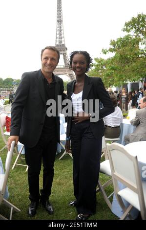 Die französische Außenministerin und der französische Menschenrechtsminister Rama Yade und Arthur nehmen am 25. Mai 2008 an einer Zeremonie zur Feier des 60. Jahrestages Israels auf dem Trocadero in Paris, Frankreich, Teil. Foto von Giancarlo Gorassini/ABACAPRESS.COM Stockfoto