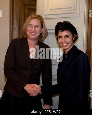 Der israelische Vizepremierminister und Außenminister Tzipi Livni trifft am 25. Mai 2008 in Paris die französische Justizministerin Rachida Dati. Foto: Guillaume Bureau/israelische Botschaft/ABACAPRESS.COM Stockfoto