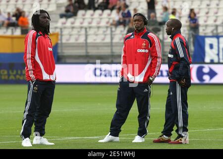 Die Franzosen Bafetimbi Gomis und Djibril Cisse während des Internationalen Freundschaftssoccer-Spiels, Frankreich gegen Ecuador im Stade des Alpes in Grenoble, Frankreich am 27. Mai 2008. Foto von Mehdi Taamallah/Cameleon/ABACAPRESS.COM Stockfoto