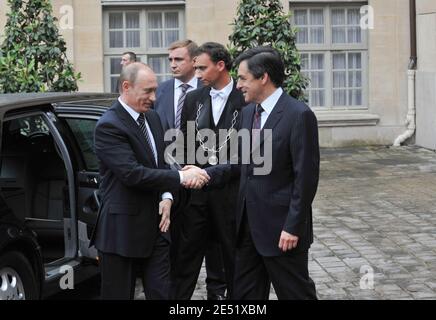 Der französische Premierminister Francois Fillon empfängt seinen russischen Amtskollegen Wladimir Putin am 29. Mai 2008 im Hotel Matignon in Paris. Foto von Mousse/ABACAPRESS.COM Stockfoto