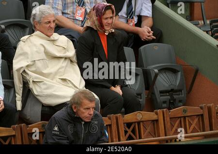 Jean-Loup Dabadie nimmt am 2008 2. Juni 2008 an einem Spiel während der French Tennis Open in der Roland Garros Arena in Paris Teil. Foto von Giancarlo Gorassini/ABACAPRESS.COM Stockfoto