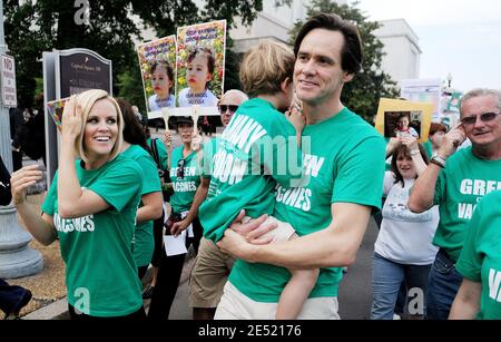 Jenny McCarthy, ihr Sohn und Jim Carrey führen die Green Unsere Impfstoffe märz auf Capitol Hill 4. Juni 2008 in Washington DC. Foto von Olivier Douliery /ABACAPRESS.COM Stockfoto