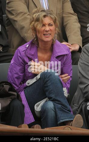 Die französische Schauspielerin Michele Laroque besucht am 04. Juni 2008 das Finale der French Tennis Open im Roland Garros Stadion in Paris. Foto von Giancarlo Gorassini/ABACAPRESS.COM Stockfoto