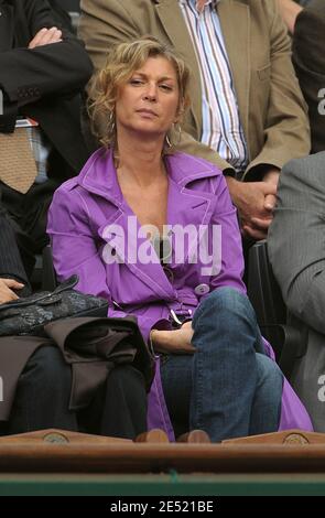 Die französische Schauspielerin Michele Laroque besucht am 04. Juni 2008 das Finale der French Tennis Open im Roland Garros Stadion in Paris. Foto von Giancarlo Gorassini/ABACAPRESS.COM Stockfoto