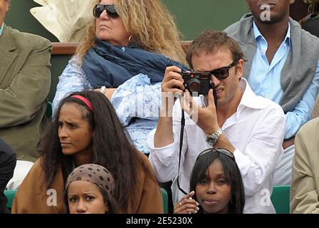 Vincent Perez und seine Frau Karine Silla nehmen am 06. Juni 2008 am Halbfinale der Herren der French Tennis Open im Roland Garros Stadion in Paris, Frankreich, Teil. Foto von Gorassini-Nebinger/ABACAPRESS.COM Stockfoto