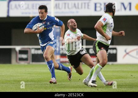 Montpelliers Francois Trinh-Duc beim französischen Top 14 Rugby Spiel, Montpellier gegen Montauban im Yves du manoir Stadion in Montpellier, Frankreich am 6. Juni 2008. Montpellier gewann 12:8. Foto von Alex/Cameleon/ABACAPRESS.COM Stockfoto