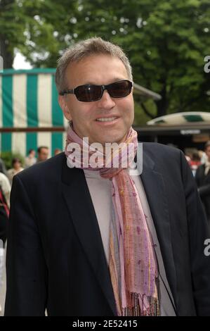 Laurent Ruquier bei der Ankunft im VIP-Bereich 'Le Village' während der French Tennis Open 2008 in der Roland Garros Arena in Paris, Frankreich am 8. Juni 2008. Foto von Gorassini-Nebinger/ABACAPRESS.COM Stockfoto