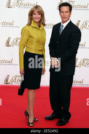 DIE US-Schauspielerin Deidre Hall und Drake Hogestyn treffen am 8. Juni 2007 bei der Eröffnungsfeier des 48. Monte-Carlo TV Festivals in Monaco ein. Foto von Denis Guignebourg/ABACAPRESS.COM Stockfoto