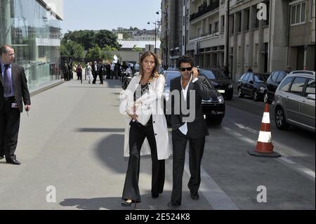 Jamel Debbouze und seine Frau Melissa Theuriau kommen am 9. Juni 2008 zur Einweihung der Jacques Chirac Stiftung im Quai Branly Museum in Paris, Frankreich. Foto von Mousse/ABACAPRESS.COM Stockfoto