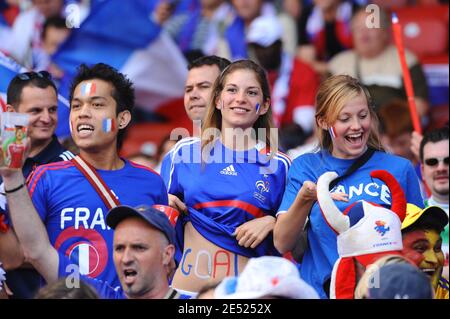 Frankreichs Fans während der Euro 2008 UEFA Europameisterschaft Fußballspiel, Gruppe C, Rumänien gegen Frankreich im Letzigrund Stadion in Zürich, Schweiz, 9. Juni 2008. Das Spiel endete in einem Unentschieden von 0-0. Foto von Stevee McMay/Cameleon/ABACAPRESS.COM Stockfoto