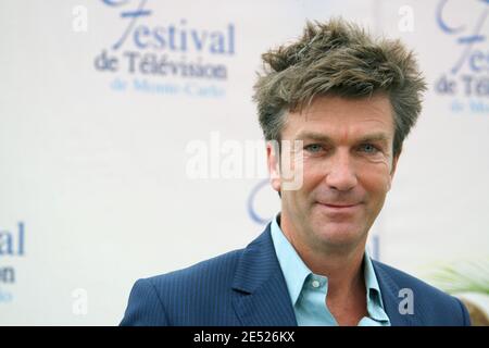 Philippe Caroit von der Fernsehserie 'RIS Police Scientifique' posiert für Bilder während des 48. Monte-Carlo TV Festivals, das am 12 2008. Juni im Grimaldi Forum in Monaco stattfand. Foto von Marco Piovanotto/ABACAPRESS.COM Stockfoto