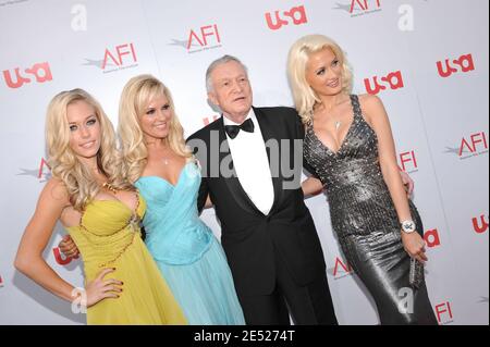 Holly Madison, Hugh Hefner, Bridget Marquardt und Kendra Wilkinson nehmen am 12. Juni 2008 am 36. AFI Life Achievement Award Tribute to Warren Beatty im Kodak Theatre in Hollywood, Los Angeles, CA, USA Teil. Foto von Lionel Hahn/ABACAPRESS.COM Stockfoto