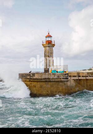 Der Felgueiras Leuchtturm an der Douro Flussmündung in Foz do Douro in der Nähe von Porto Stockfoto