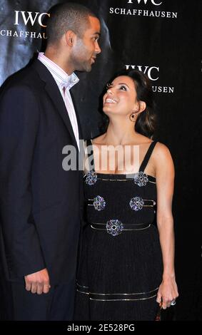 Tony Parker und seine Frau Eva Longoria nehmen am 16. Juni 2008 an der IWC-Uhrenparty im Palais de Chaillot in Paris Teil. Foto von Christophe Guibbaud/ABACAPRESS.COM Stockfoto