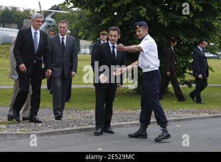 Der französische Präsident Nicolas Sarkozy, der Minister für Verteidigung und Veteranen Jean-Marie Bockel, Verteidigungsminister Herve Morin bei einem Besuch im Militärflugstützpunkt Creil, Vorort Paris, Frankreich am 17. Juni 2008. Foto von Vladimir Sichov/Pool/ABACAPRESS.COM Stockfoto