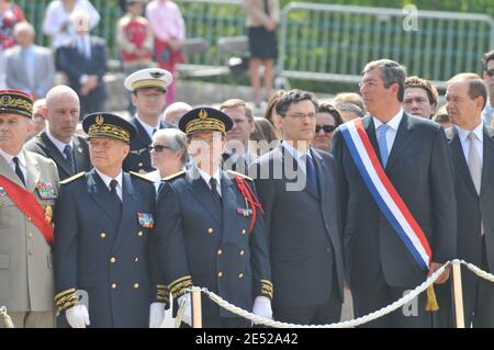 Pierre Mutz, Michel Gaudin, Patrick Devedjian, Patrick Balkany und Patrick Ollier während der Zeremonie anlässlich des 68. Jahrestages des "Appells vom 18. Juni" am Mont-Valerien in Suresnes, bei Paris, Frankreich am 18. Juni 2008. Die gedenkfeiern fanden statt, wo die deutschen Behörden am 15. Dezember 1941 mehr als 70 Menschen in Mont-Valerien hingerichtet haben, als Reaktion auf einen französischen Angriff auf einen deutschen Offizier. Foto von Ammar Abd Rabbo/ABACAPRESS.COM Stockfoto