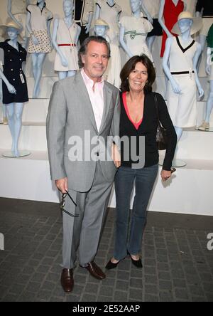 Michel Leeb und seine Frau posieren für Fotografen während der 75. Geburtstag Lacoste Party im Roland Garros in Paris, Frankreich am 18. Juni 2008 statt. Foto von Denis Guignebourg/ABACAPRESS.COM Stockfoto