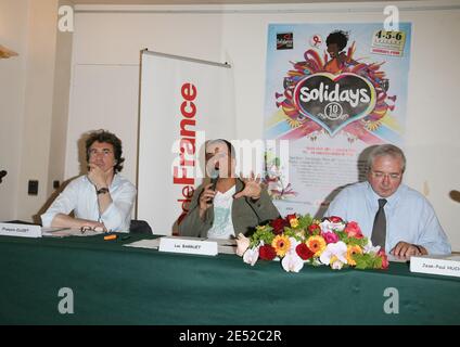 Schauspieler Francois Cluzet, Luc Barruet, Jean-Paul Huchon nehmen an der Pressekonferenz des jährlichen AIDS Charity und Fundraising Musikfestivals 'Solidays' Teil, das am 23. Juni 2008 im 'Hotel de la Region Ile de France' in Paris, Frankreich, stattfand. Foto von Denis Guignebourg/ABACAPRESS.COM Stockfoto