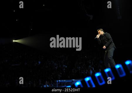 George Michael tritt während seines Konzerts im Forum in Los Angeles, CA, USA am 25. Juni 2008 auf. Foto von Lionel Hahn/ABACAPRESS.COM Stockfoto