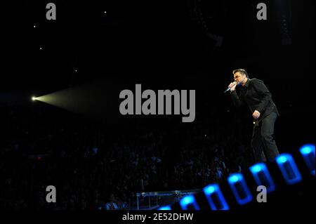 George Michael tritt während seines Konzerts im Forum in Los Angeles, CA, USA am 25. Juni 2008 auf. Foto von Lionel Hahn/ABACAPRESS.COM Stockfoto