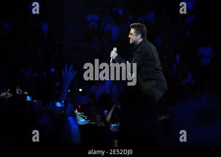 George Michael tritt während seines Konzerts im Forum in Los Angeles, CA, USA am 25. Juni 2008 auf. Foto von Lionel Hahn/ABACAPRESS.COM Stockfoto