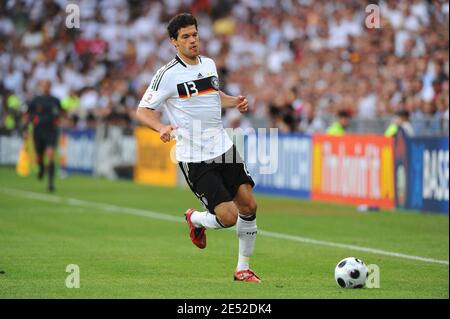 Deutschlands Kapitän Michael Ballack während der UEFA-Europameisterschaft 2008, Halbfinale, Deutschland gegen die Türkei am 25. Juni 2008 im St. Jakob-Park-Stadion in Basel, Schweiz. Deutschland gewann 3:2. Foto von Steeve McMay/Cameleon/ABACAPRESS.COM Stockfoto