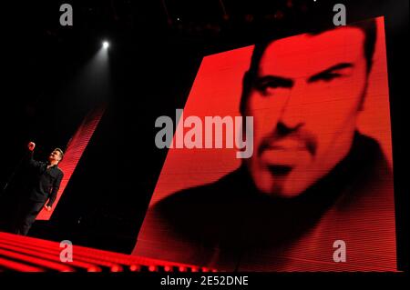 George Michael tritt während seines Konzerts im Forum in Los Angeles, CA, USA am 25. Juni 2008 auf. Foto von Lionel Hahn/ABACAPRESS.COM Stockfoto