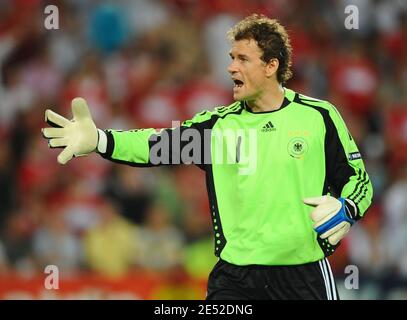 Deutschlands Torwart Jens Lehmann bei der UEFA Europameisterschaft 2008, Halbfinale, Deutschland gegen Türkei am 25. Juni 2008 im St. Jakob-Park Stadion in Basel, Schweiz. Deutschland gewann 3:2. Foto von Steeve McMay/Cameleon/ABACAPRESS.COM Stockfoto