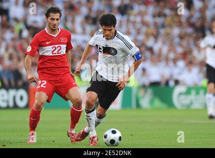 Deutschlands Kapitän Michael Ballack während der UEFA-Europameisterschaft 2008, Halbfinale, Deutschland gegen die Türkei am 25. Juni 2008 im St. Jakob-Park-Stadion in Basel, Schweiz. Deutschland gewann 3:2. Foto von Steeve McMay/Cameleon/ABACAPRESS.COM Stockfoto