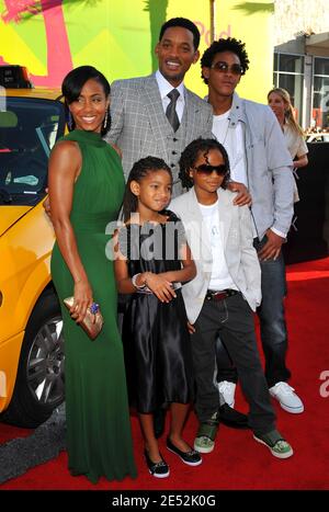 Will Smith und Jada Pinkett Smith besuchen die Premiere von Columbia Pictures 'Hancock' im Grauman's Chinese Theatre in Hollywood. Los Angeles, 30. Juni 2008. (Im Bild: Will Smith, Jada Pinkett Smith, Trey Smith, Jaden Smith, Willow Smith). Foto von Lionel Hahn/ABACAPRESS.COM Stockfoto