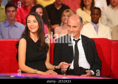 Guy Marchand et sa femme Lunita lors de l'enregistrement de l'Emission Vivement Dimanche a Paris, France, le 21 Mai 2008. Foto Max Colin/ABACAPRESS.COM Stockfoto