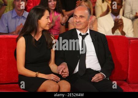 Guy Marchand et sa femme Lunita lors de l'enregistrement de l'Emission Vivement Dimanche a Paris, France, le 21 Mai 2008. Foto Max Colin/ABACAPRESS.COM Stockfoto