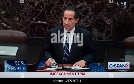 25. Januar 2021, Washington, District of Columbia, USA - JAMIE RASKIN (D-MD), der leitende Manager des Repräsentantenhauses, liest den einen Artikel über das Amtsenthebungsverfahren im Senat, in dem der ehemalige Präsident der Vereinigten Staaten, Donald John Trump, angeklagt wird. Mit der Anstiftung des Mobs, der am 6. Januar 2021 in einem versuchten Aufstand das Kapitol durchbrach.(Bildquelle: © C-span/ZUMA Wire) Stockfoto