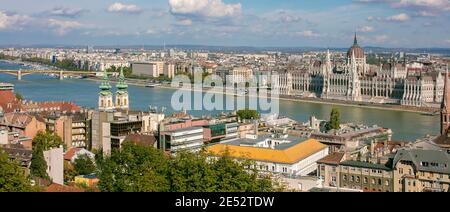 Parlamentsgebäude und Margaretenbrücke Donau und Budapest, Ungarn Stockfoto