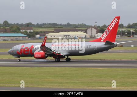 G-JZHY, eine von Jet2 betriebene Boeing 737-8MG, während Trainingsflügen am Prestwick International Airport in Ayrshire. Stockfoto