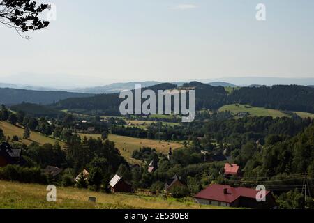 Eine ländliche Landschaft in den äußeren Karpaten bei Olomouc in Mähren, Tschechien. Stockfoto
