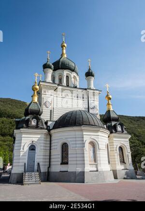 Orthodoxe Auferstehungskirche erbaut auf einer Höhe von 412 Metern über dem Dorf Foros im Jahr 1892 auf der Klippe des Roten Felsen. Denkmal der russischen ar Stockfoto