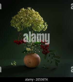 Blumenzusammensetzung. Getrocknete Pflanzen. Vintage. Retro. Stockfoto